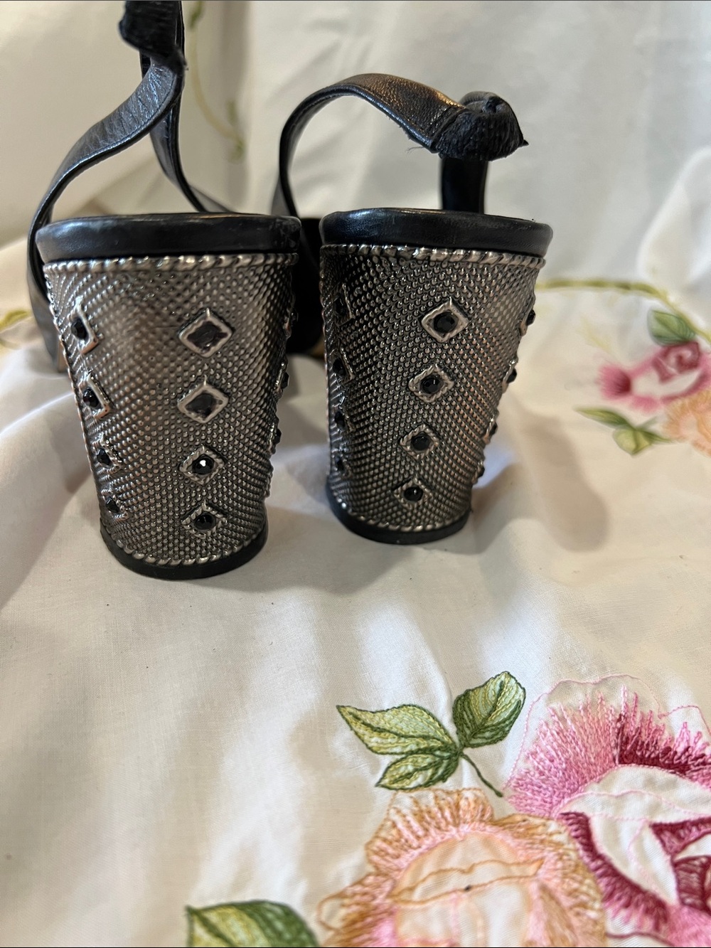 Poxy Black Leather Slingback Pumps with Metal Studded Heel Sz 8 - Picture 2 of 7